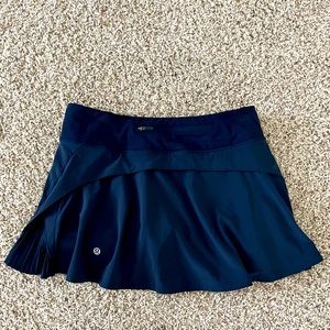 Lululemon Play off the Pleats navy tennis skirt size 4